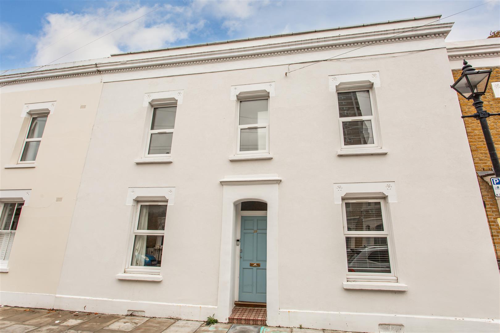 3 bed property in Ropery Street, Mile End